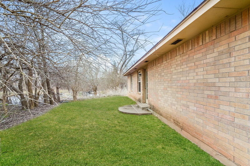 1,650/Mo, 524 Beacon Ave Norman, OK 73071 Rear View 2