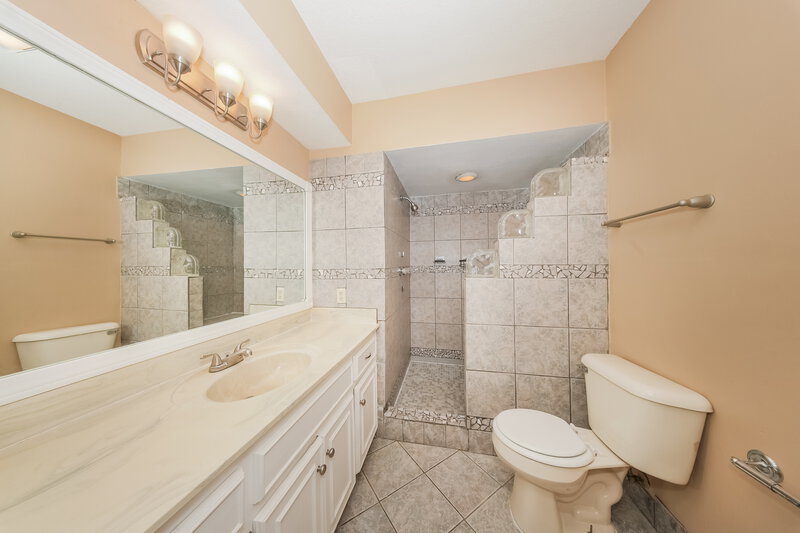 1,460/Mo, 2135 Jazzman Dr Norman, OK 73071 Main Bathroom View