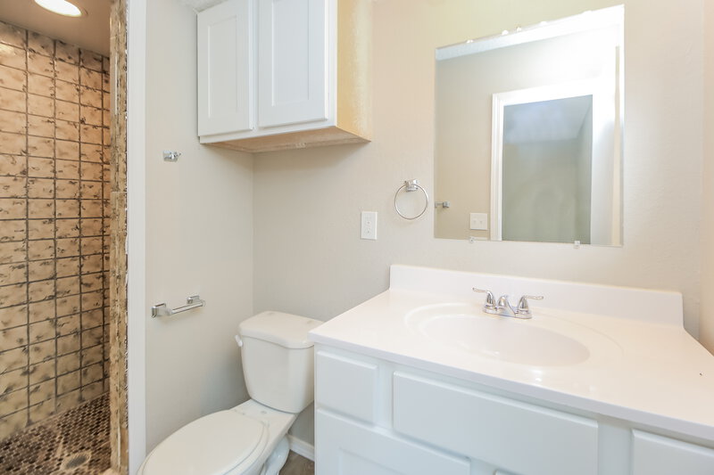 1,306/Mo, 2835 Juvene Circle Spencer, OK 73084 Main Bathroom View