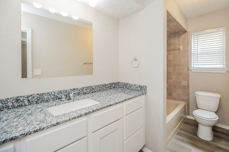 1,306/Mo, 2835 Juvene Circle Spencer, OK 73084 Bathroom View