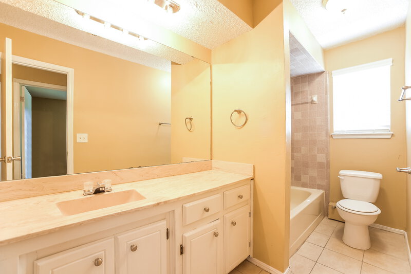 1,306/Mo, 2835 Juvene Circle Spencer, OK 73084 Main Bathroom View 2