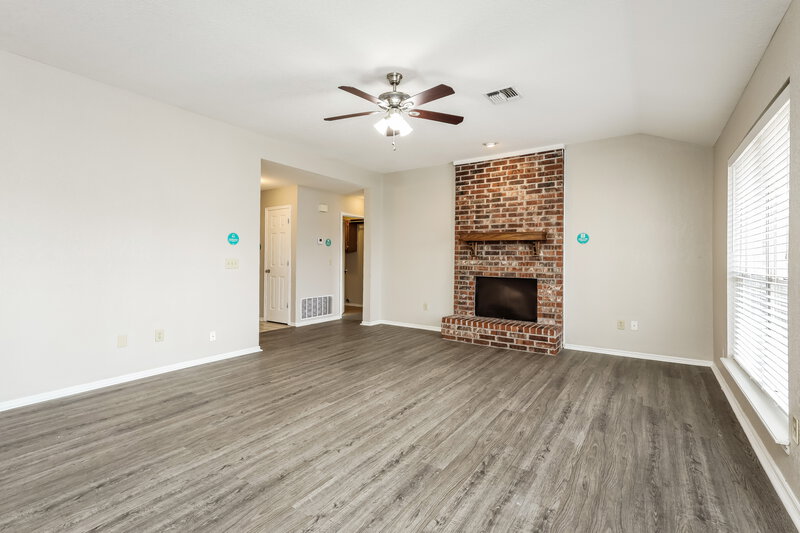 1,665/Mo, 205 Bradgate Dr Yukon, OK 73099 Living Room View 2