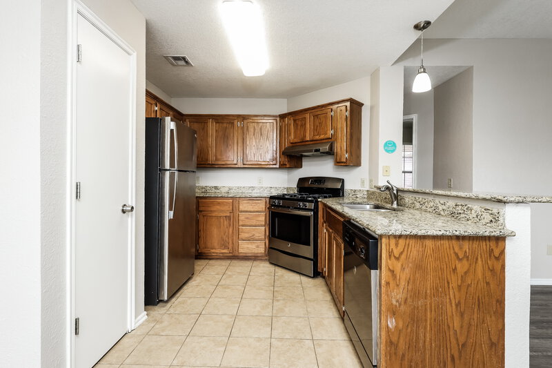 1,665/Mo, 205 Bradgate Dr Yukon, OK 73099 Kitchen View
