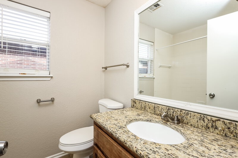 1,665/Mo, 205 Bradgate Dr Yukon, OK 73099 Bathroom View