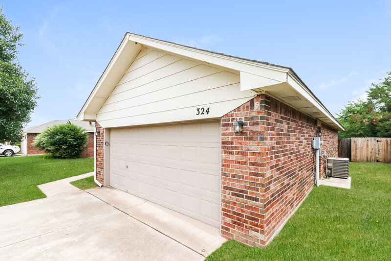 2,240/Mo, 324 Marrgate Dr Yukon, OK 73099 Front View