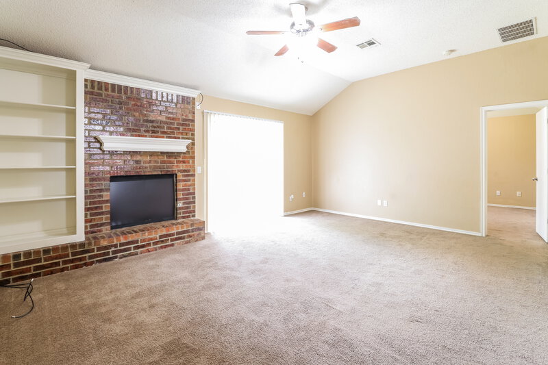 2,240/Mo, 324 Marrgate Dr Yukon, OK 73099 Living Room View