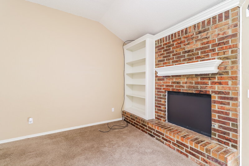 2,240/Mo, 324 Marrgate Dr Yukon, OK 73099 Living Room View 2