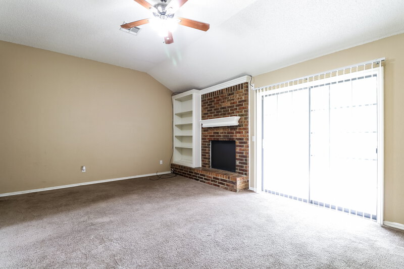 2,240/Mo, 324 Marrgate Dr Yukon, OK 73099 Living Room View 3