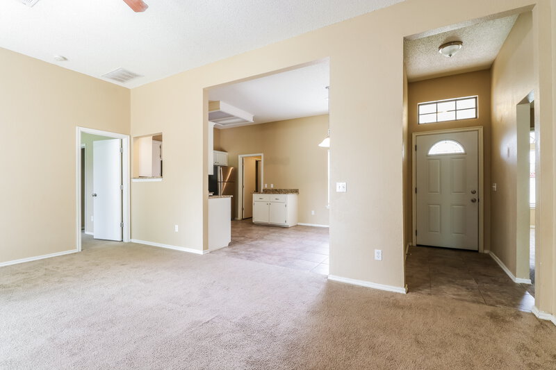 2,240/Mo, 324 Marrgate Dr Yukon, OK 73099 Living Room View 4