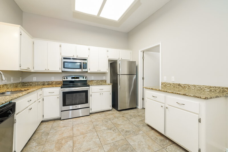 1,720/Mo, 324 Marrgate Dr Yukon, OK 73099 Kitchen View 2