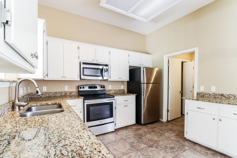 2,240/Mo, 324 Marrgate Dr Yukon, OK 73099 Kitchen View