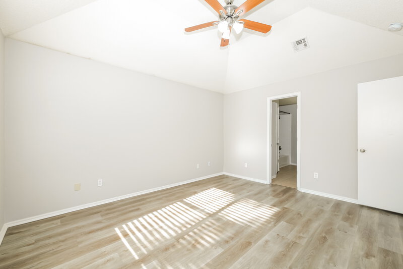 1,720/Mo, 324 Marrgate Dr Yukon, OK 73099 Main Bedroom View 2