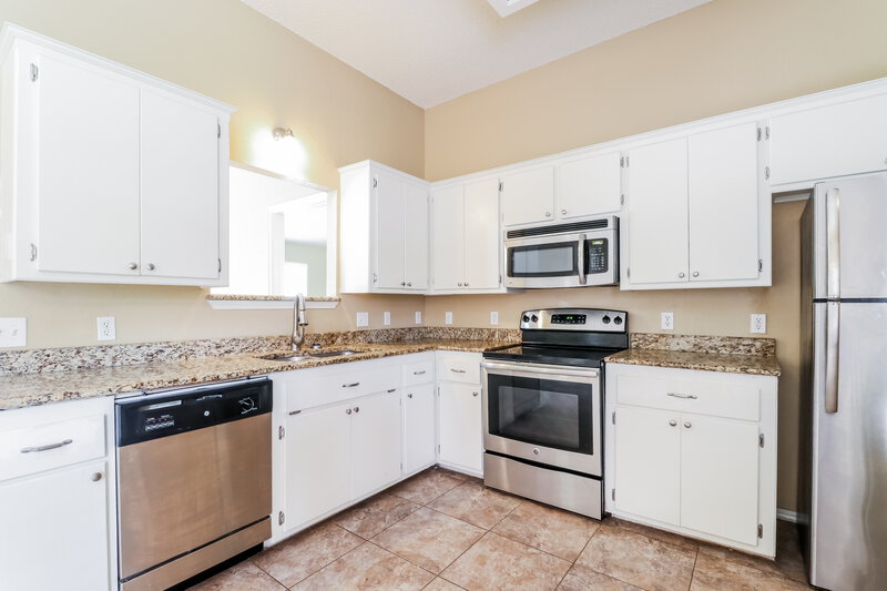 2,240/Mo, 324 Marrgate Dr Yukon, OK 73099 Kitchen View 3