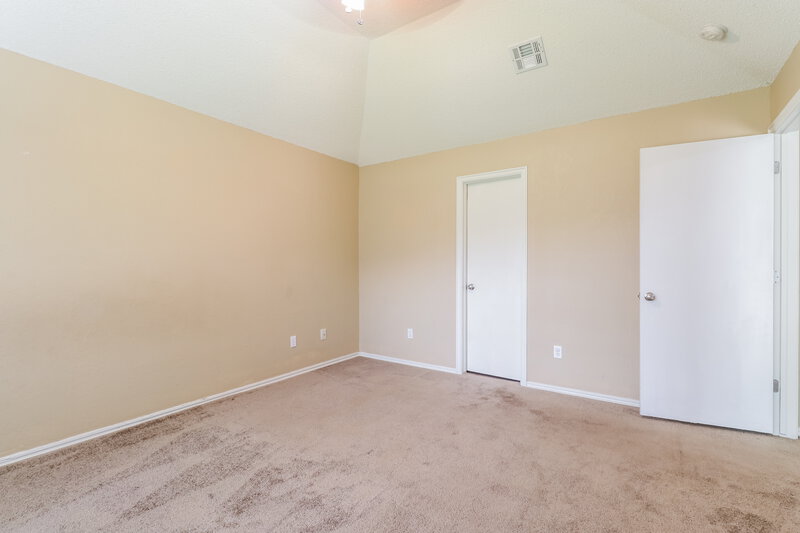 2,240/Mo, 324 Marrgate Dr Yukon, OK 73099 Main Bedroom View 2
