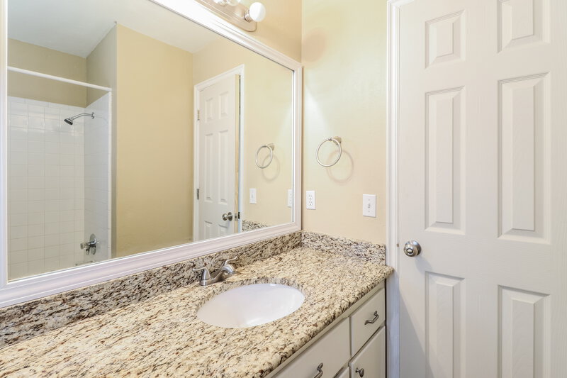2,240/Mo, 324 Marrgate Dr Yukon, OK 73099 Bathroom View