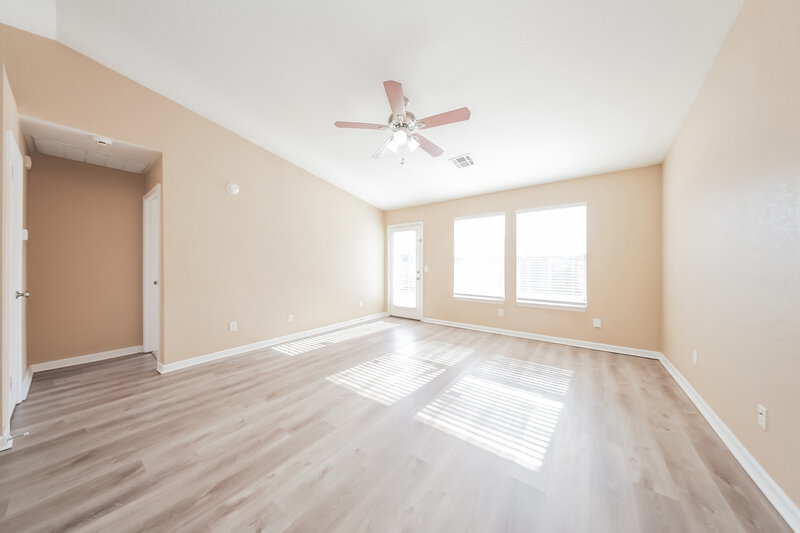 1,445/Mo, 10428 Bradford Way Yukon, OK 73099 Living Room View