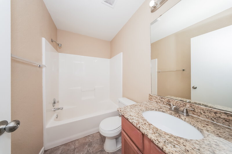 1,445/Mo, 10428 Bradford Way Yukon, OK 73099 Bathroom View