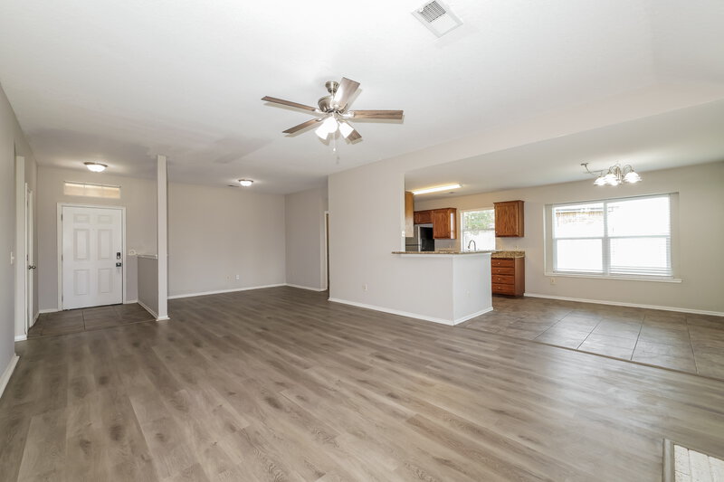 1,755/Mo, 420 Marrgate Dr Yukon, OK 73099 Living Room View