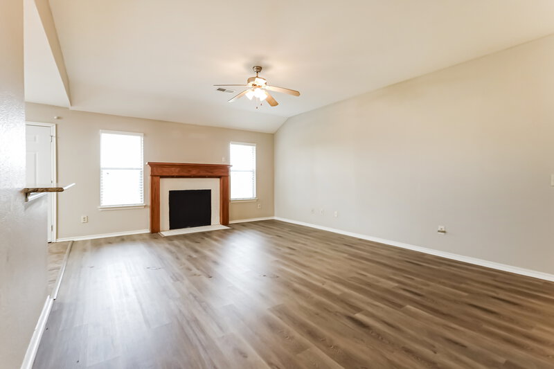 2,920/Mo, 420 Marrgate Dr Yukon, OK 73099 Living Room View 2