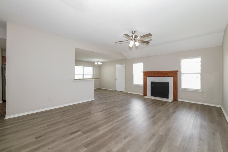 1,755/Mo, 420 Marrgate Dr Yukon, OK 73099 Living Room View 2