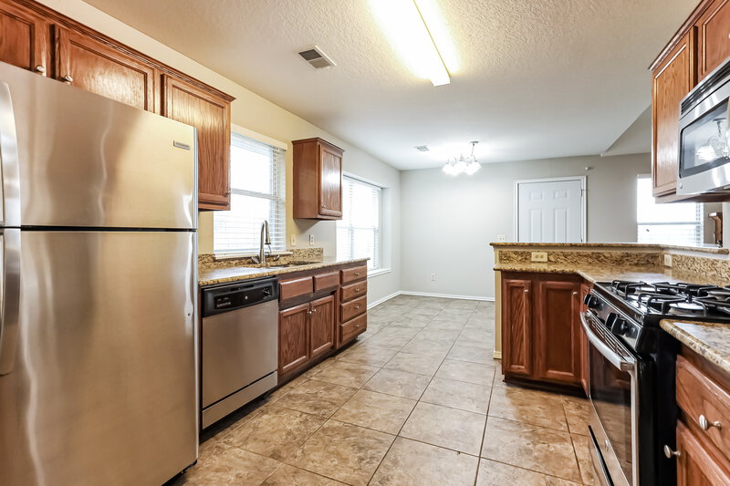 2,920/Mo, 420 Marrgate Dr Yukon, OK 73099 Kitchen View 2