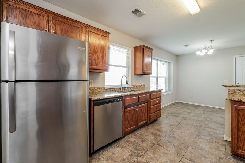 1,755/Mo, 420 Marrgate Dr Yukon, OK 73099 Kitchen View 2