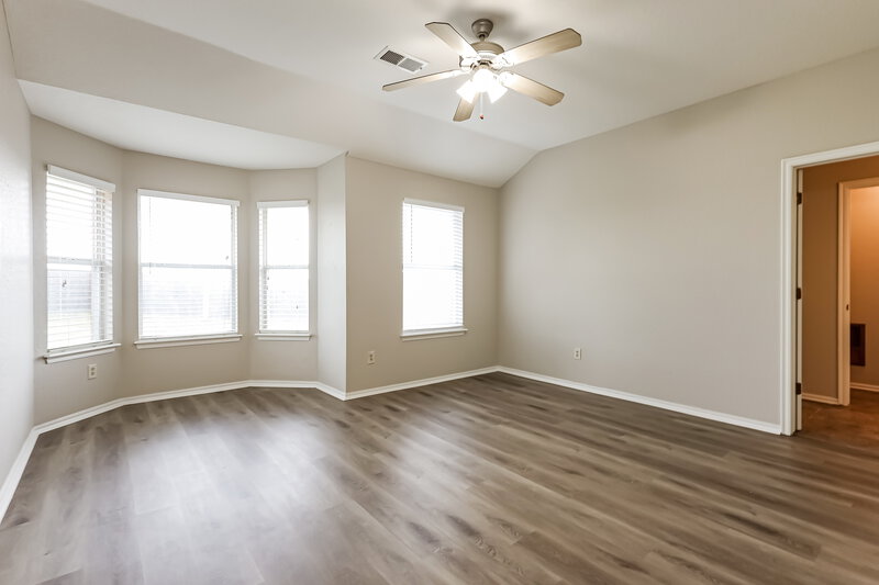 2,920/Mo, 420 Marrgate Dr Yukon, OK 73099 Main Bedroom View 2