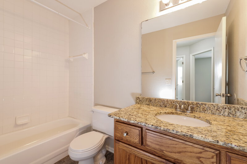 1,755/Mo, 420 Marrgate Dr Yukon, OK 73099 Bathroom View
