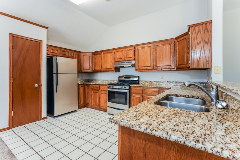 1,605/Mo, 12004 NW 6th St Yukon, OK 73099 Kitchen View