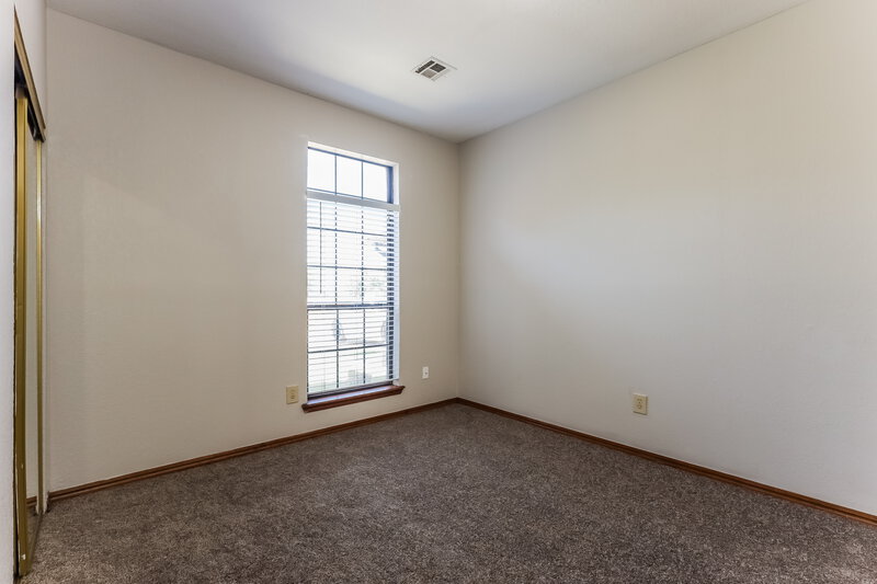 1,605/Mo, 12004 NW 6th St Yukon, OK 73099 Bedroom View