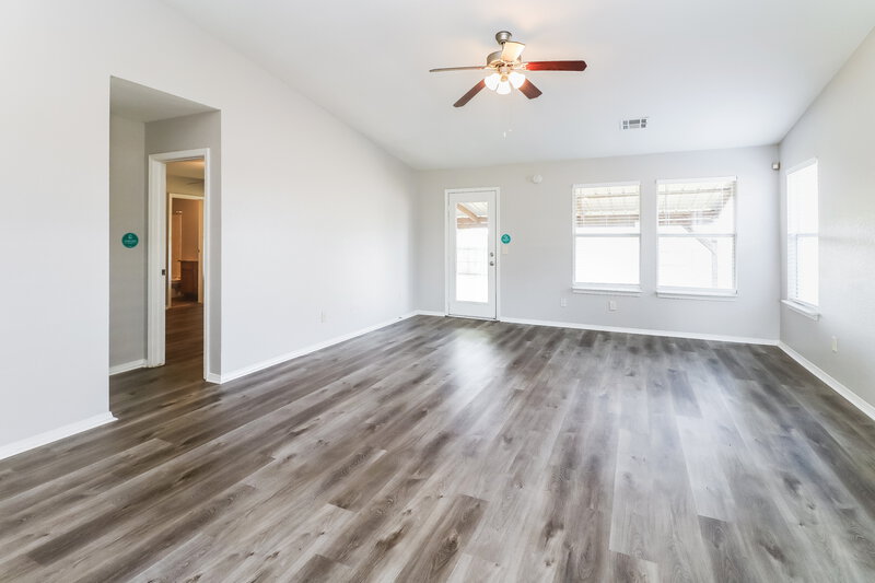 2,160/Mo, 1101 Edinburg Dr Yukon, OK 73099 Living Room View