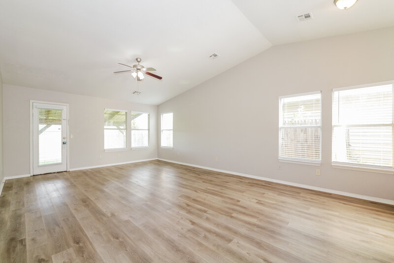 1,610/Mo, 1101 Edinburg Dr Yukon, OK 73099 Living Room View