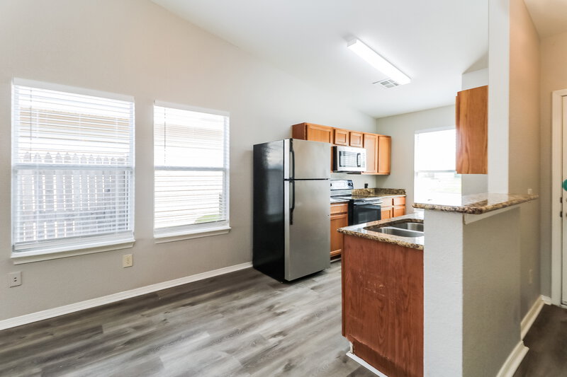 2,160/Mo, 1101 Edinburg Dr Yukon, OK 73099 Dining Room View