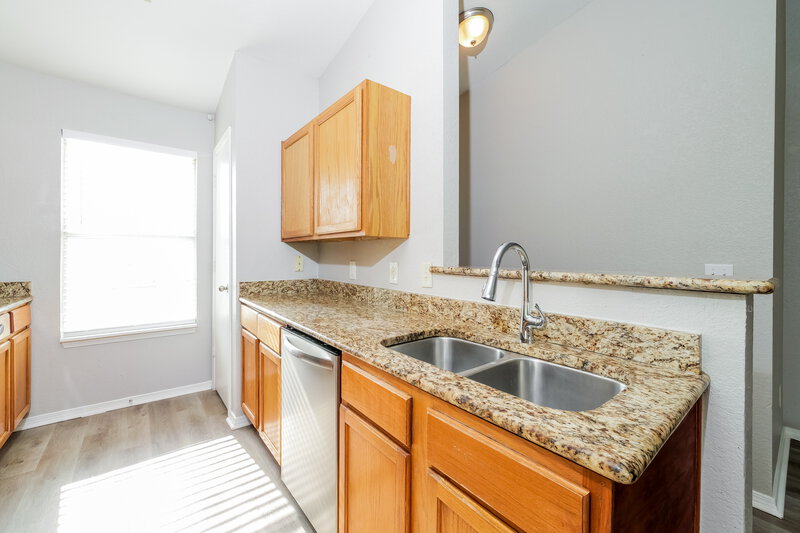 1,610/Mo, 1101 Edinburg Dr Yukon, OK 73099 Kitchen View