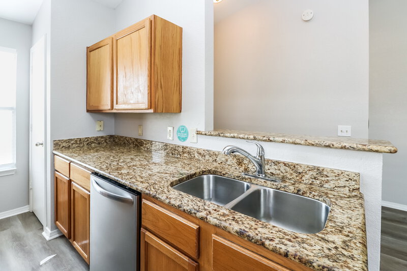 2,160/Mo, 1101 Edinburg Dr Yukon, OK 73099 Kitchen View 2