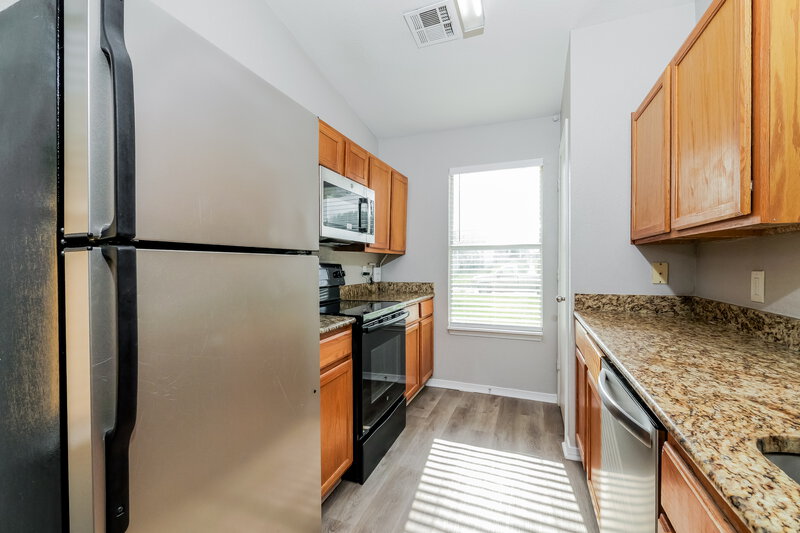 1,610/Mo, 1101 Edinburg Dr Yukon, OK 73099 Kitchen View 2