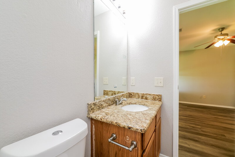 1,610/Mo, 1101 Edinburg Dr Yukon, OK 73099 Bathroom View