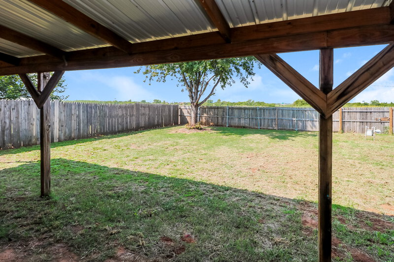 2,160/Mo, 1101 Edinburg Dr Yukon, OK 73099 Covered Porch View