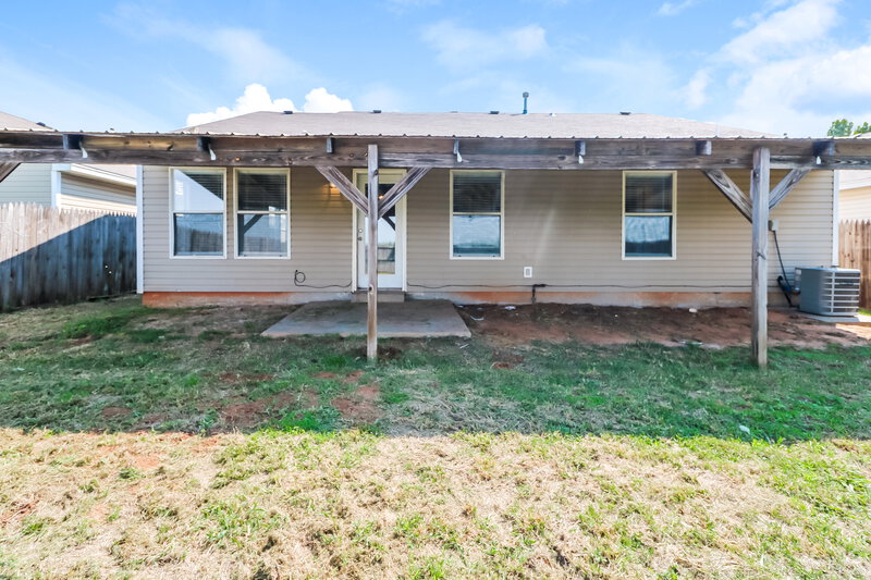 2,160/Mo, 1101 Edinburg Dr Yukon, OK 73099 Rear View
