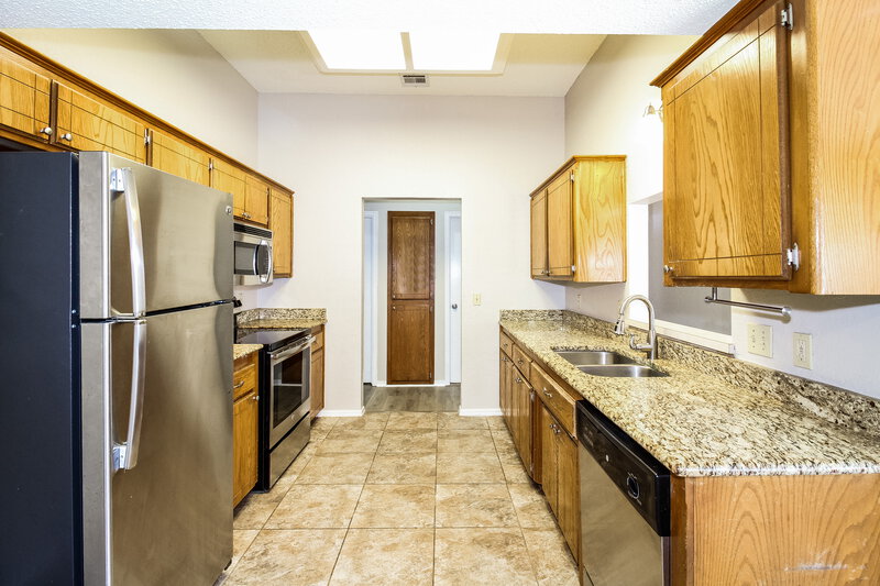 1,530/Mo, 12500 NW 3rd St Yukon, OK 73099 Kitchen View