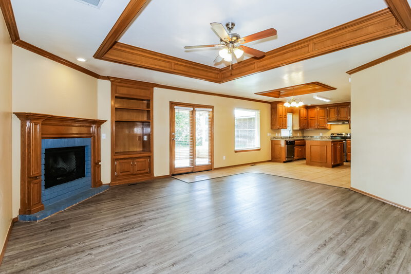 1,495/Mo, 1120 Shelly Rd Yukon, OK 73099 Living Room View 2
