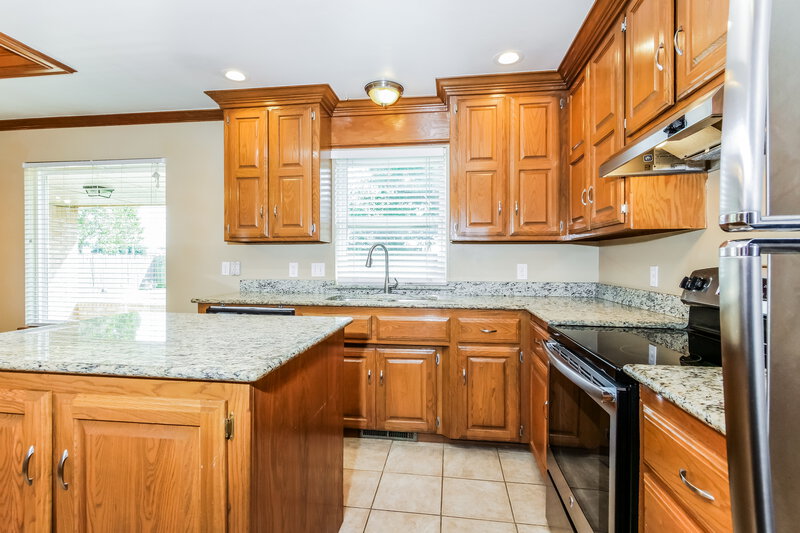 1,495/Mo, 1120 Shelly Rd Yukon, OK 73099 Kitchen View 2