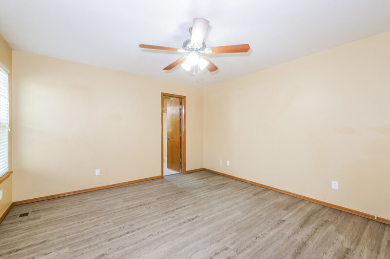 1,495/Mo, 1120 Shelly Rd Yukon, OK 73099 Main Bedroom View 2