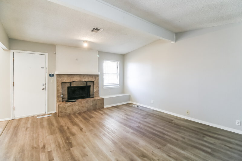 1,880/Mo, 10327 Fairfax Ln Yukon, OK 73099 Living Room View