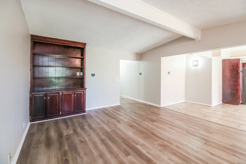 1,880/Mo, 10327 Fairfax Ln Yukon, OK 73099 Living Room View 2
