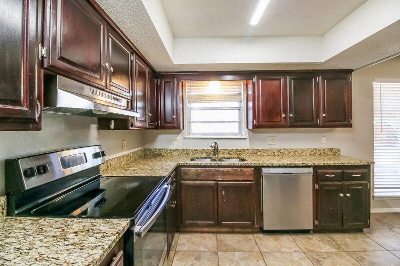 1,880/Mo, 10327 Fairfax Ln Yukon, OK 73099 Kitchen View