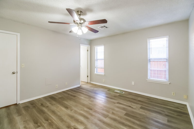 1,880/Mo, 10327 Fairfax Ln Yukon, OK 73099 Main Bedroom View