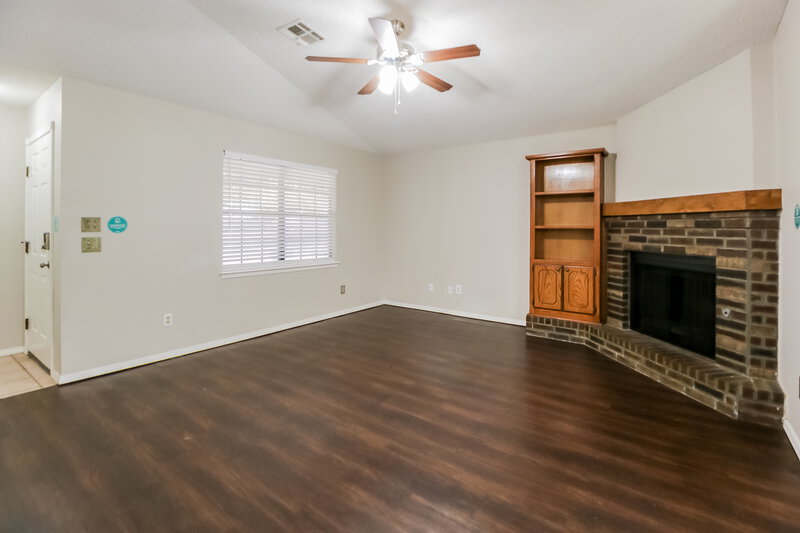 1,400/Mo, 12509 Ridgegate Rd Yukon, OK 73099 Living Room View