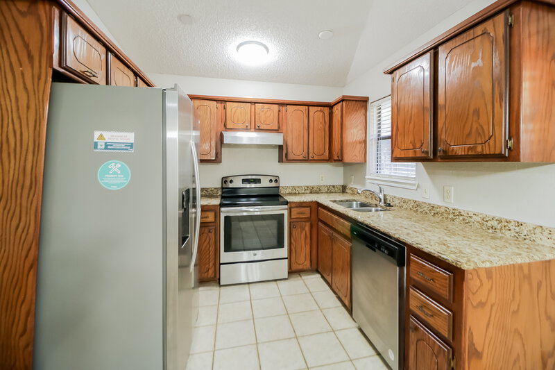 1,400/Mo, 12509 Ridgegate Rd Yukon, OK 73099 Kitchen View