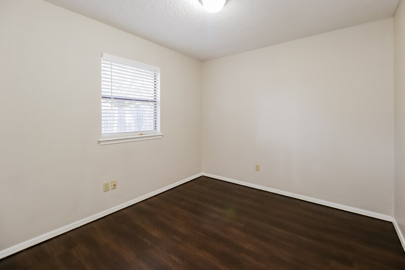 1,400/Mo, 12509 Ridgegate Rd Yukon, OK 73099 Bedroom View 2